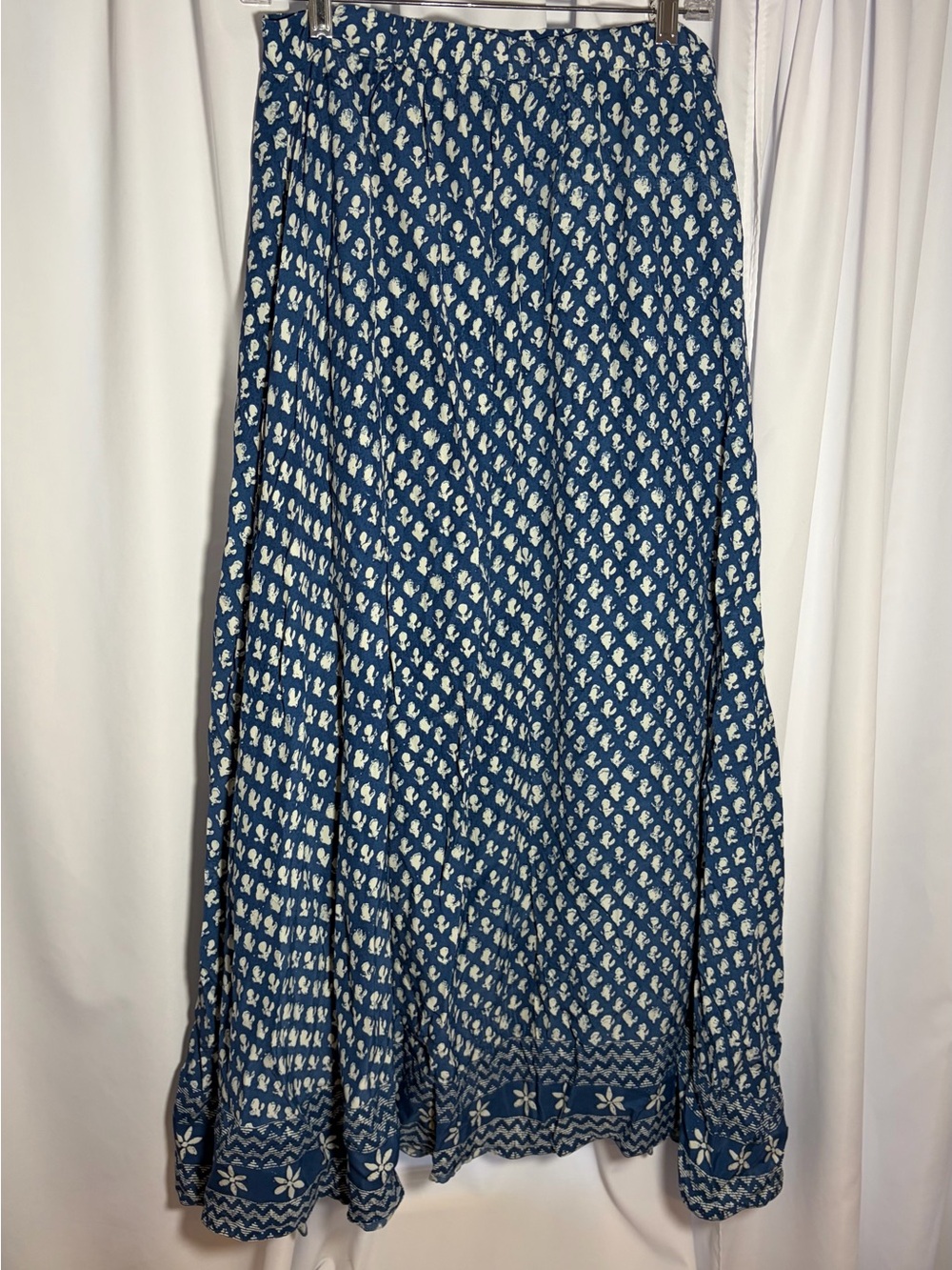 MAISON HOTEL Blue & White Flower Maxi Skirt size Large - Picture 3 of 6